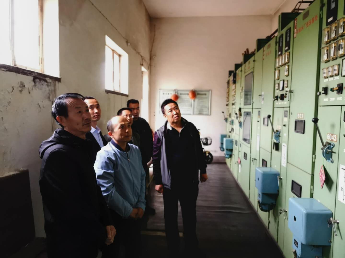 公司總經(jīng)理王建人在供水、污水生產(chǎn)一線開展風險隱患排查.jpg